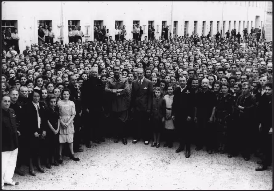 Veduta del centro storico di Perosa Argentina, ambientazione del percorso Bee Tose di Indizia